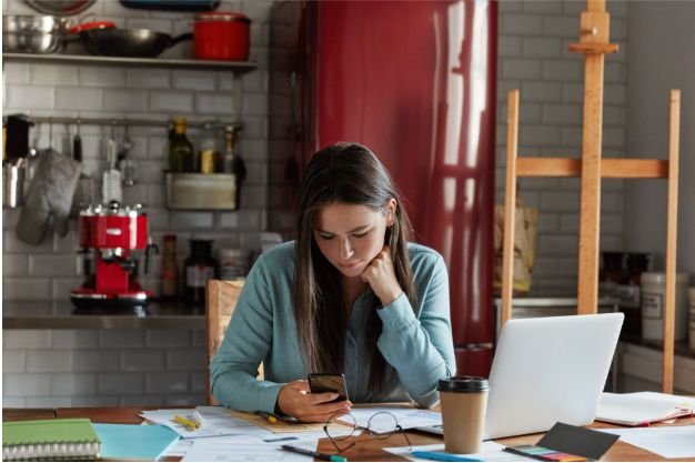 How to Manage Cash Flow in a Small Business Before Cash Runs Out