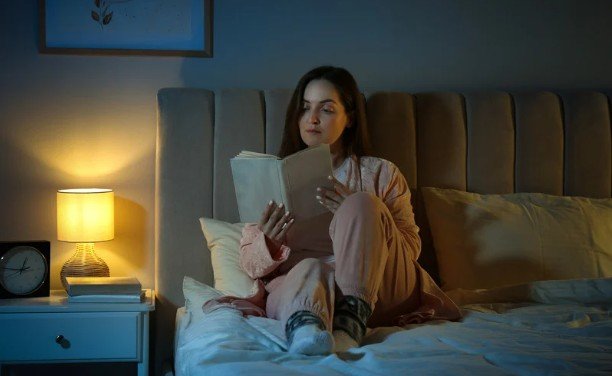 10 Practical Ways to Use Screens Less at Night