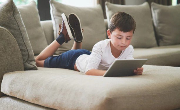 How to Reduce Screen Time Before Bed: Simple Sleep Fix